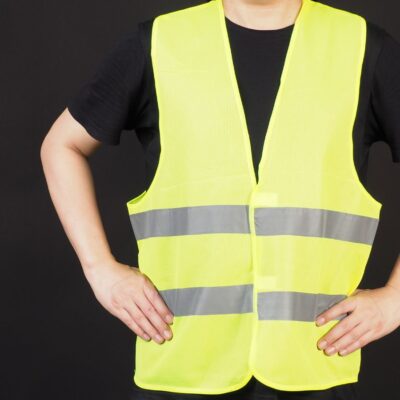 אפודים זוהרים – הבטיחות שמתחילה במה שרואים